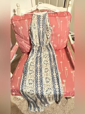 NWOT Lush size XS, elegant Sleeveless AND FULLY LINED Blue pink cream Maxi Dress